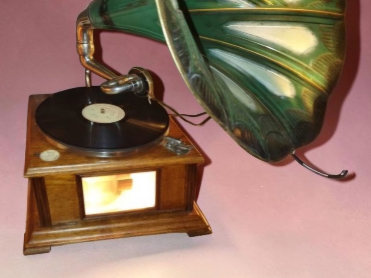 Green sound horn