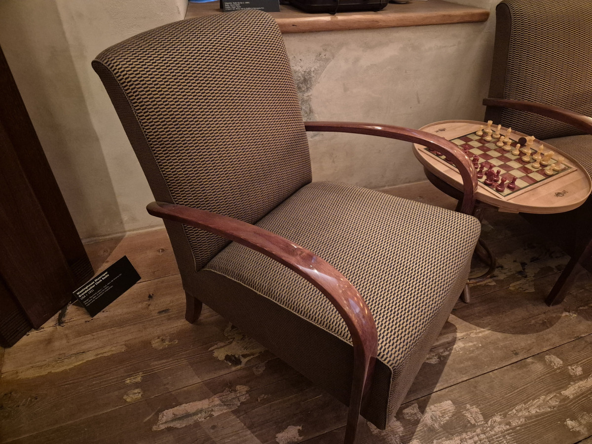 armchairs Jindřich Halabala H213