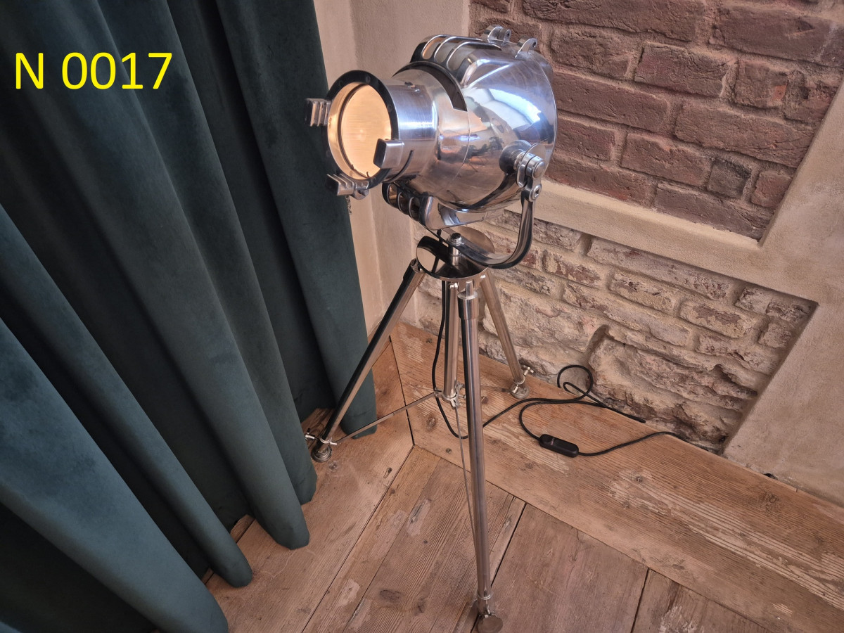 studio spotlight PATT 23 - metal tripod