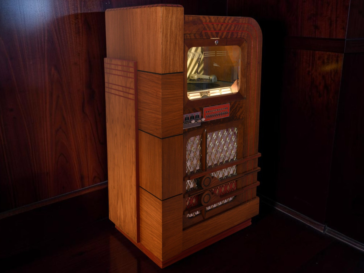 Seeburg "J" Symphonola