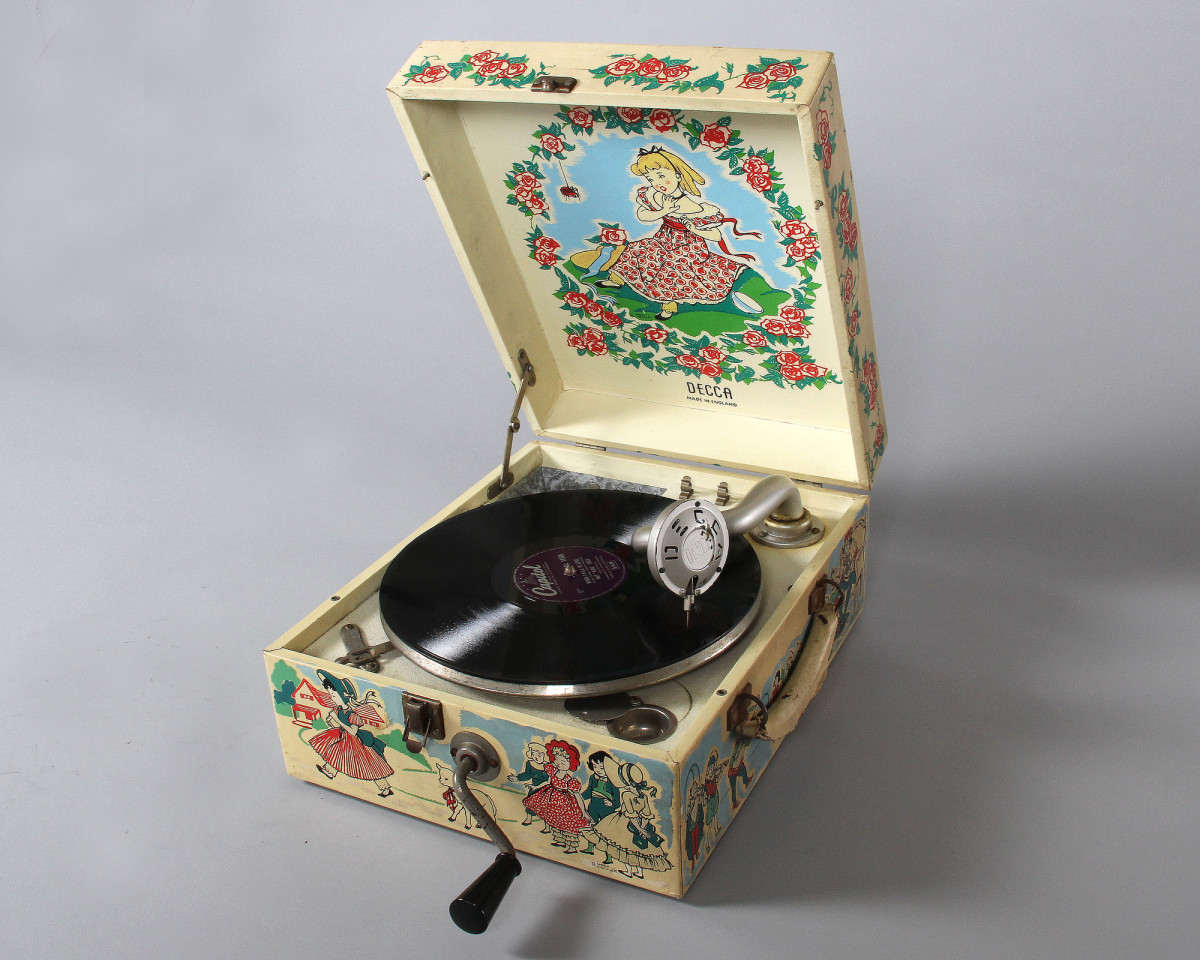 DECCA 355 - Nursery portable gramophone