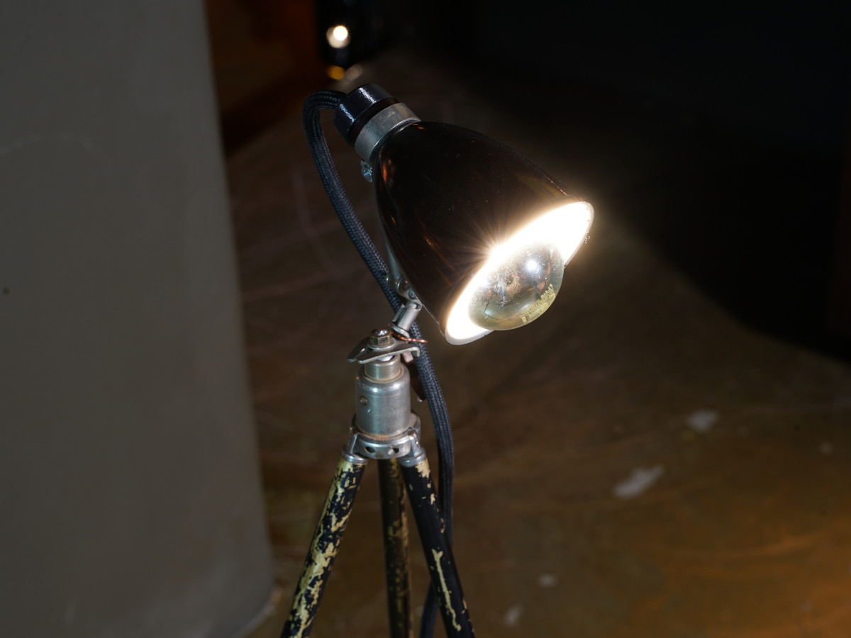 tripod lamp